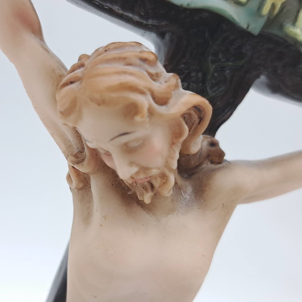 Jesus On The Cross -New Vintage Resin Crucifix - Picture 11 of 11